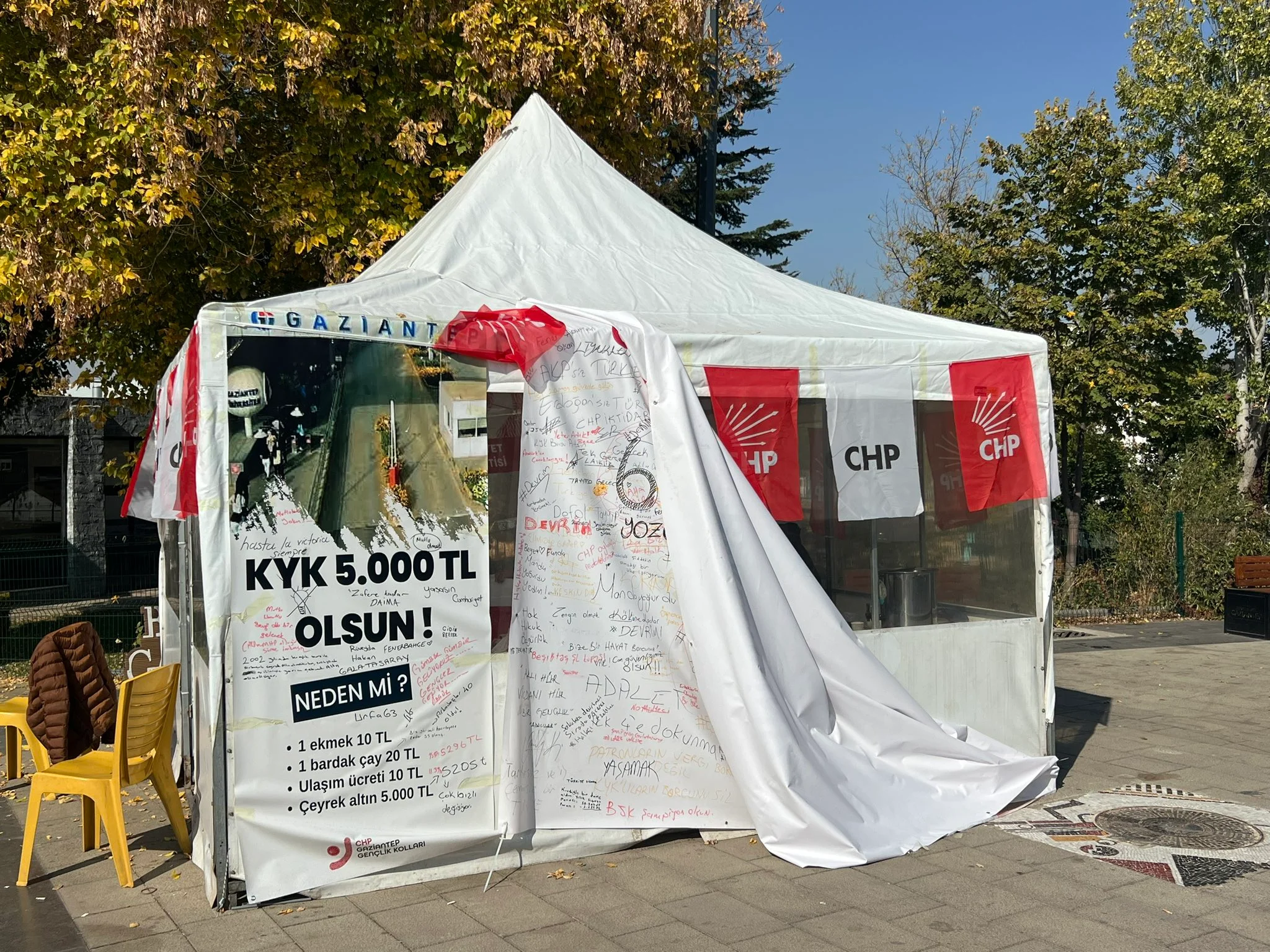 Gaziantep üniversite önünde kurulan chp standına yönelik gerçekleştirilen saldırı, hem