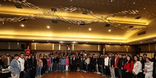 Şahinbey Belediye Başkanı Mehmet Tahmazoğlu, eğitim hayatlarına Elazığ’da devam eden
