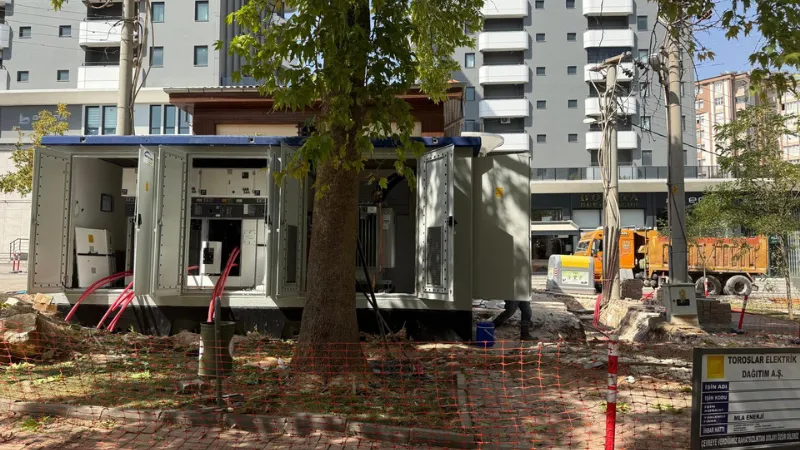 Gaziantep Valisi Açıkladı: 19 Trafoya Güç Takviyesi Yapıldı: Yeni Tesisler İçin 220 Kişilik Ekip Sahada Gaziantep Valisi Kemal Çeber, şehir genelinde enerji altyapısını güçlendirmek amacıyla