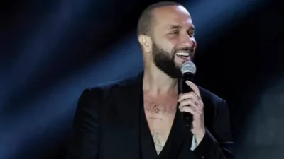 İzmir Alaçatı’nın popüler mekânlarından Cahide Alaçatı, yaz sezonunu güçlü sesi