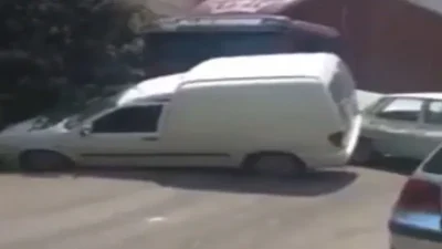 Şehitkamil ilçesi Emek Mahallesi’nde freni boşalan kamyon, yokuş aşağı inerken