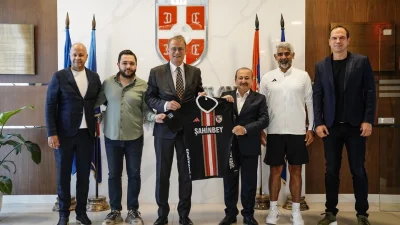 Sırbistan’da Kamp Yapan Gaziantep FK’ya Büyükelçi İlhan Saygılı’dan Ziyaret Gaziantep FK’nın Sırbistan kampına Türkiye'nin Belgrad Büyükelçisi İlhan Saygılı’dan anlamlı