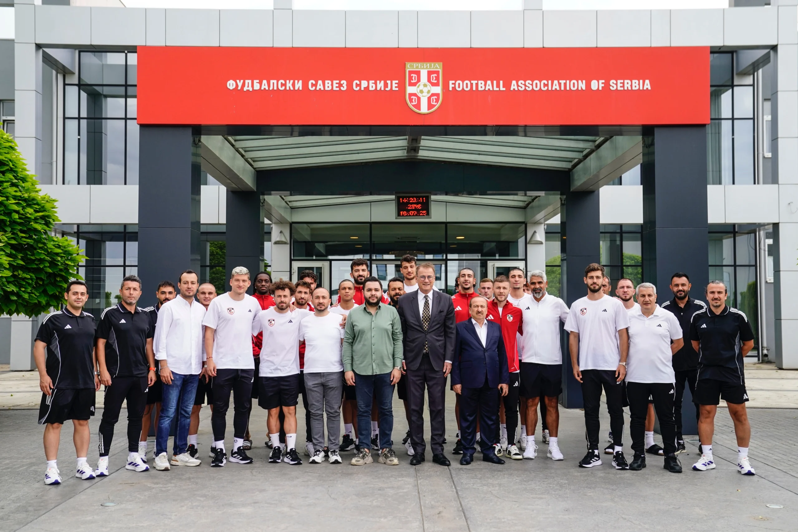 Sırbistan’da Kamp Yapan Gaziantep FK’ya Büyükelçi İlhan Saygılı’dan Ziyaret 2 anlamli-ziyaretten-kareler