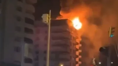 Gaziantep Duisburg Bulvarı'nda Korku Dolu Anlar: Apartmanın Çatı Katı Alevlere