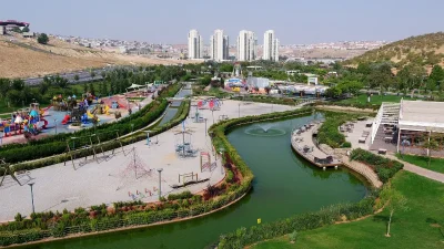 Gaziantep’in Şahinbey ilçesindeki Yeşilvadi Parkı’nda 24 yaşındaki genç, ağaca asılı