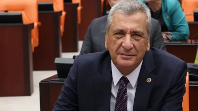 Tiyatro sanatçısı Eda Saraç, Harbiye’de sahnesine yetişmeye çalışırken Cumhurbaşkanı ve AKP