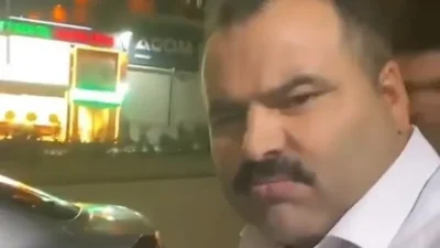 Gaziantep’te Tepki Çeken Görüntü: “Tostçu Yakup Usta”nın Yanında Çalıştırıldığı Çocuğu Eziklemesi Tepkilere Yol Açtı Gaziantep’te “Tostçu Yakup Usta” adıyla tanınan içerik üreticisinin yanında küçük