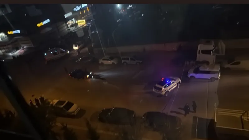 Gaziantep Akkent Silahlı Kavga: 1 Kişi Ağır Yaralandı Gaziantep’in Akkent Mahallesi’nde çıkan silahlı kavgada bir kişi ağır yaralandı.