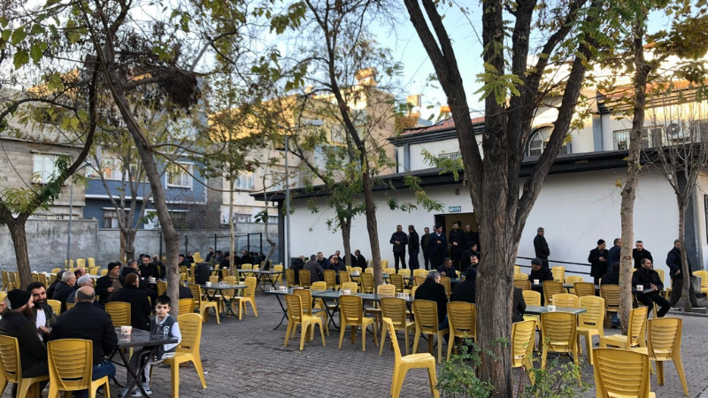 Beyreli Köyü’nde Anlamlı Karar: Mevlüt Yerine İhtiyaç Sahiplerine Destek Gaziantep’in Şehitkamil ilçesine bağlı Beyreli köyünde Karaoğlan ailesi, cenazelerde mevlüt