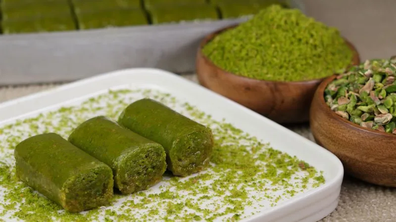 Dünya Bu Lezzetleri Konuşuyor: İşte Yılın En İyi Tatlıları! 6 Fistikli Sarma