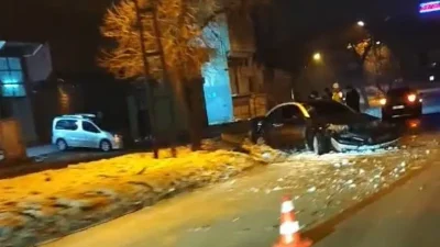 Gaziantep'in Şehitkamil ilçesi Nizip Caddesi üzerinde, kar yağışı sonrası buzlanan