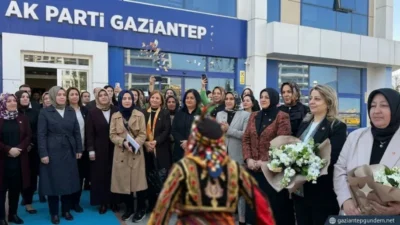 Gül Yaprakları, Folklor Ekibi ve Davul Zurna: Sosyal Medya Bu
