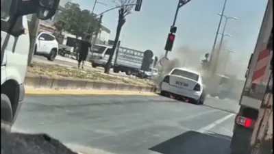 Oduncular Sitesi yakınlarında trafik ışıklarında bekleyen bir araçta henüz bilinmeyen