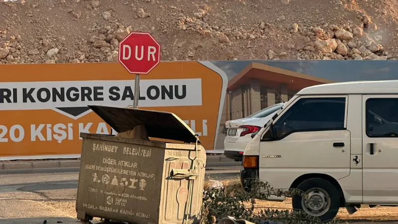 Çöp Konteynerleri Boşaltılıyor, Çevresindeki Atıklar Kalıyor! 3 cevre 3